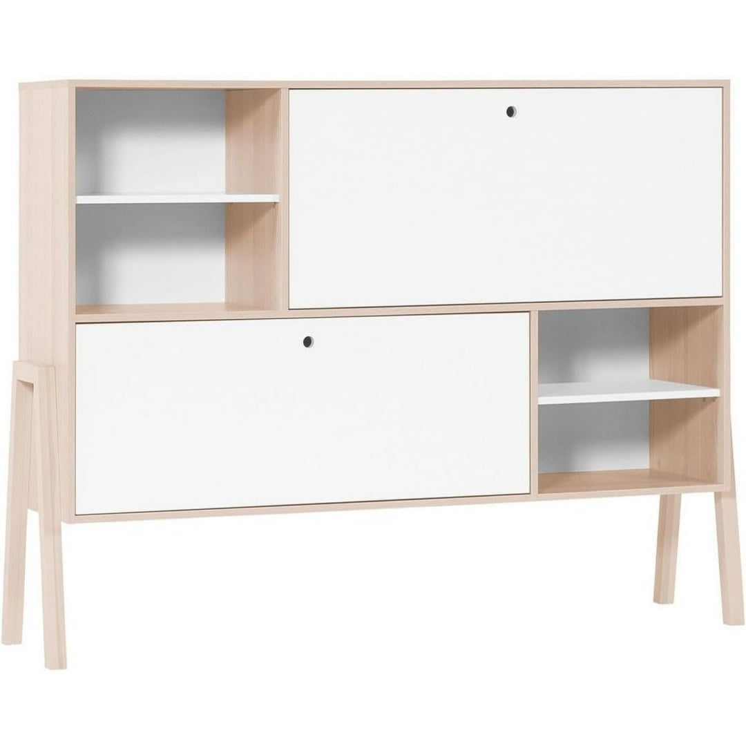 Sideboard aus Holzwerkstoff zeigt Holzoptik