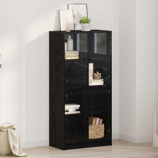 4 Tueren und matte Oberflaechen an dem Hochschrank