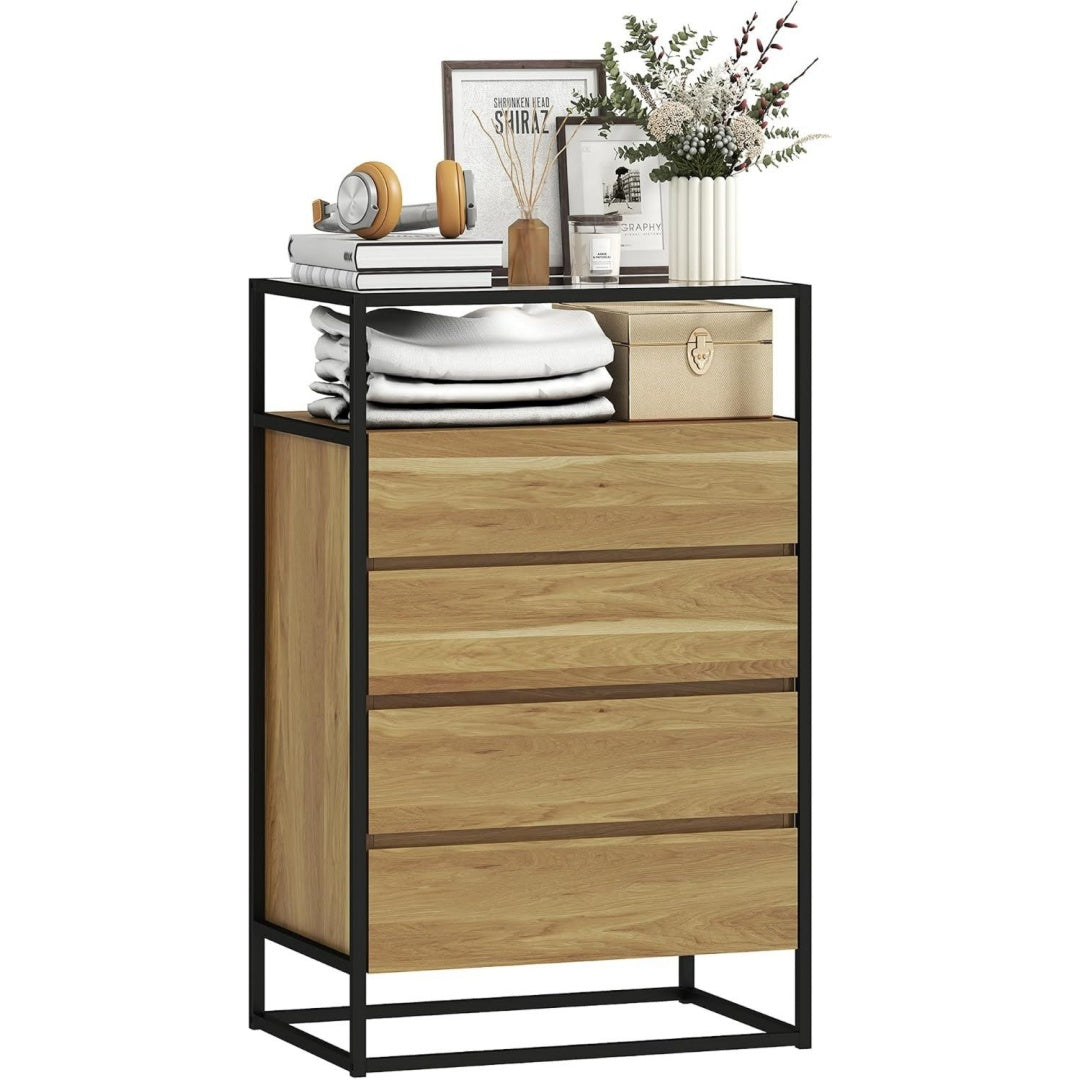 Schubladen und 4 Schubladen bestimmen das Sideboard