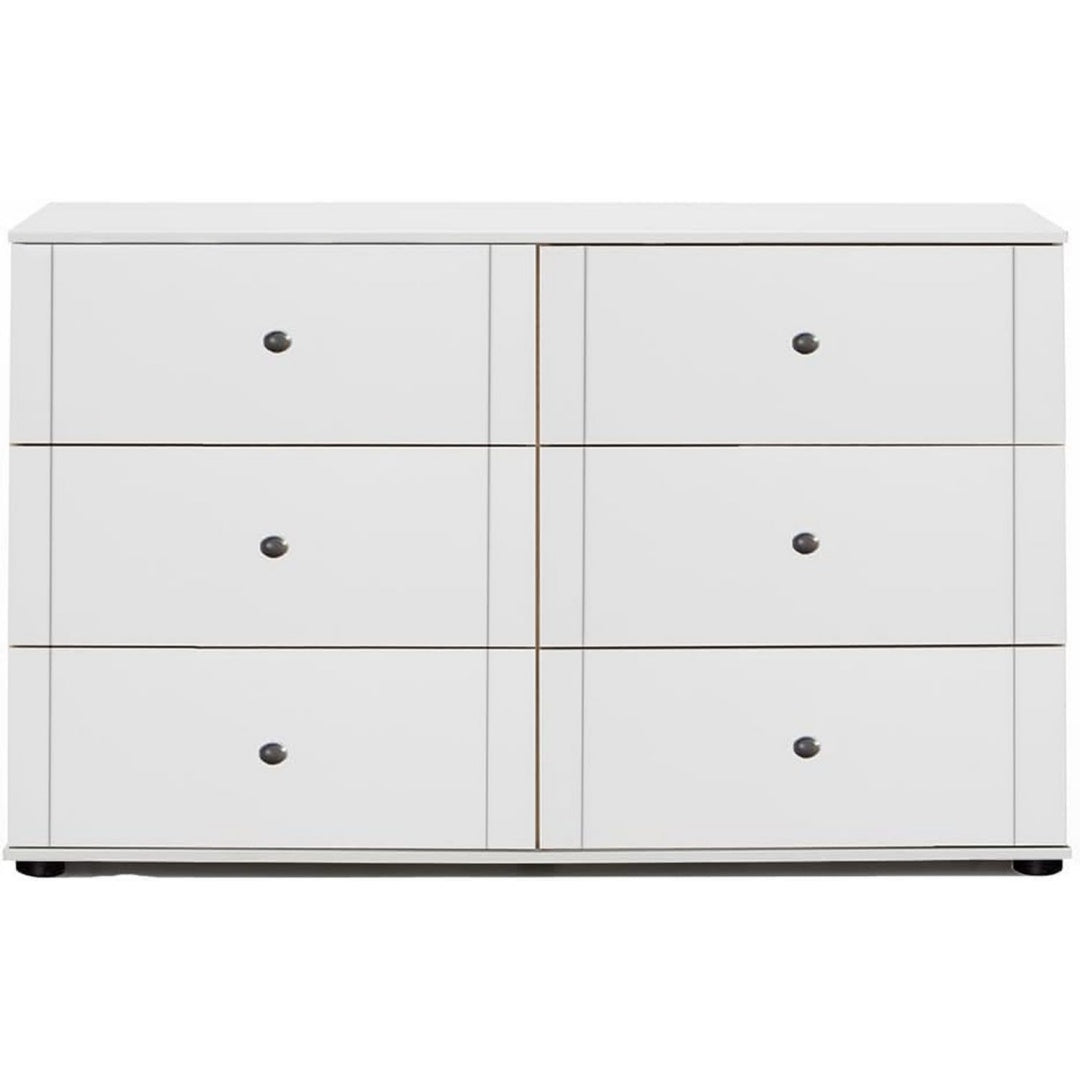 Runde Griffknoepfe und Schubladen an dem Sideboard