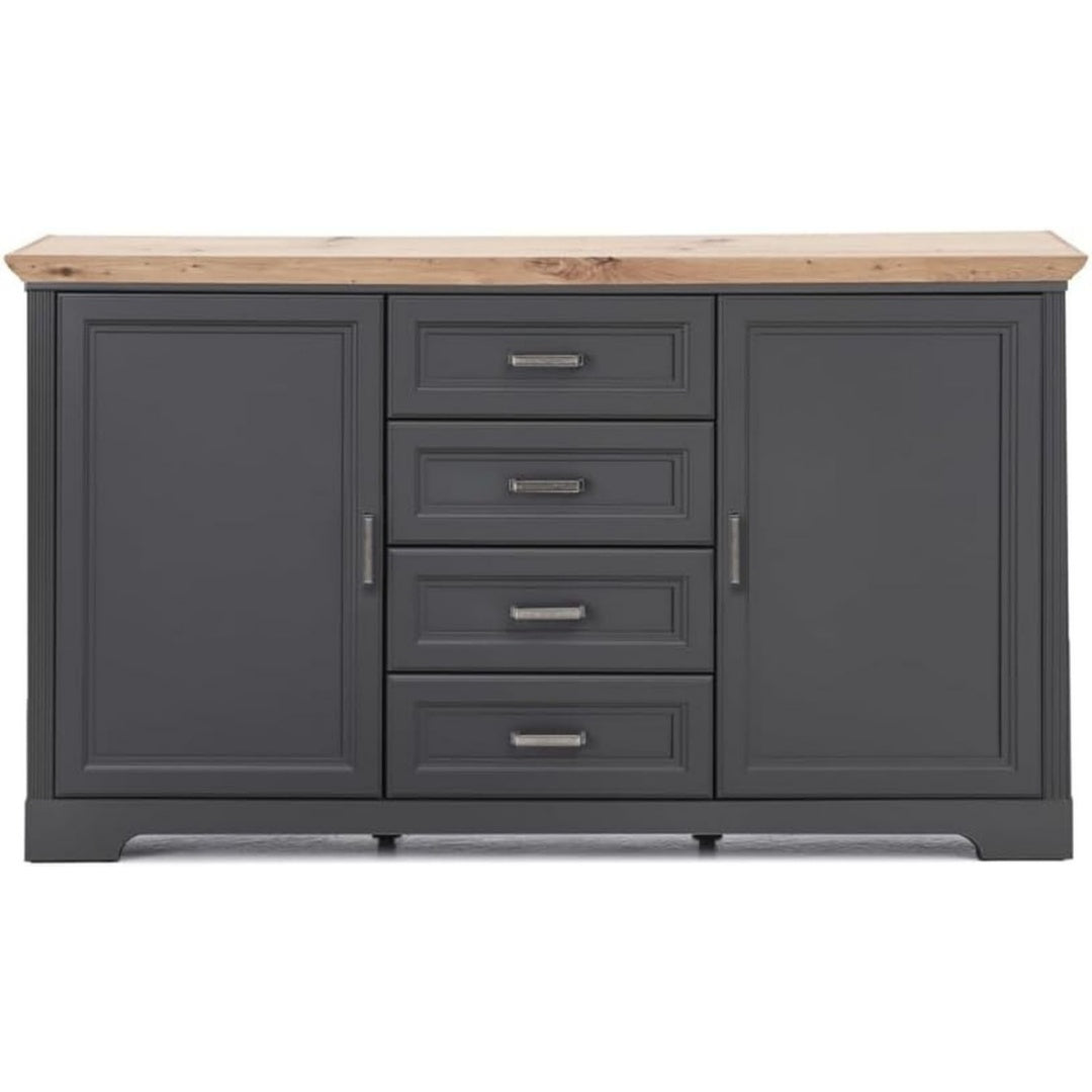 Metallgriffe und sanft schliessende Fronten bestimmen das Sideboard