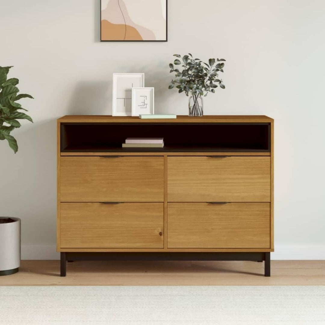 Offene Ablagen bestimmen das Erscheinungsbild von dem Sideboard