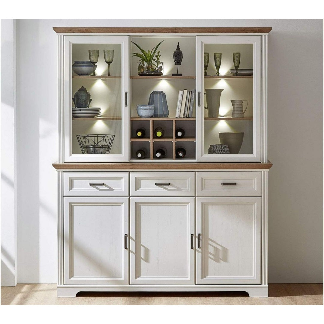 Sanft schliessende Fronten bestimmen das Erscheinungsbild von dem Sideboard